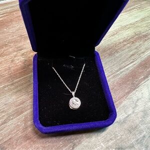 Diamond pendant necklace‎